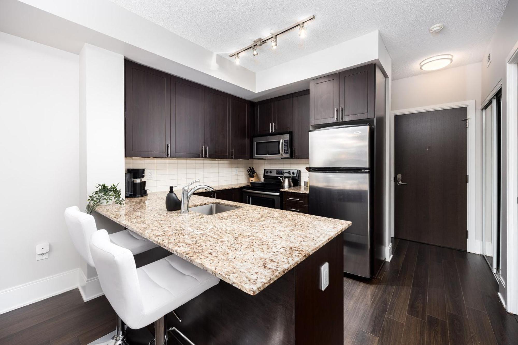 Dwtn Condo Near Cn Tower! W/ Free Parking Toronto Dış mekan fotoğraf